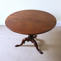 GEORGIAN MAHOGANY TRIPOD TABLE