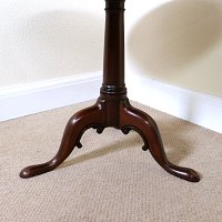 GEORGIAN MAHOGANY TRIPOD TABLE