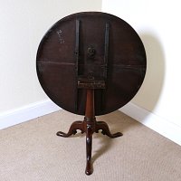 GEORGIAN MAHOGANY TRIPOD TABLE