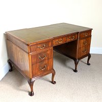 GEORGIAN STYLE MAHOGANY PEDESTAL DESK