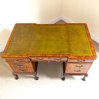 GEORGIAN STYLE MAHOGANY PEDESTAL DESK