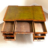GEORGIAN STYLE MAHOGANY PEDESTAL DESK