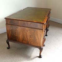 GEORGIAN STYLE MAHOGANY PEDESTAL DESK