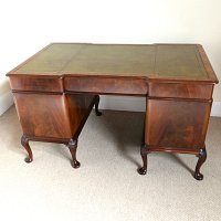 GEORGIAN STYLE MAHOGANY PEDESTAL DESK