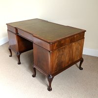 GEORGIAN STYLE MAHOGANY PEDESTAL DESK