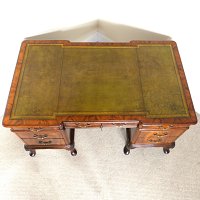 GEORGIAN STYLE MAHOGANY PEDESTAL DESK