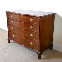 GEORGIAN MAHOGANY SERPENTINE CHEST OF DRAWERS