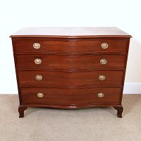 GEORGIAN MAHOGANY SERPENTINE CHEST OF DRAWERS